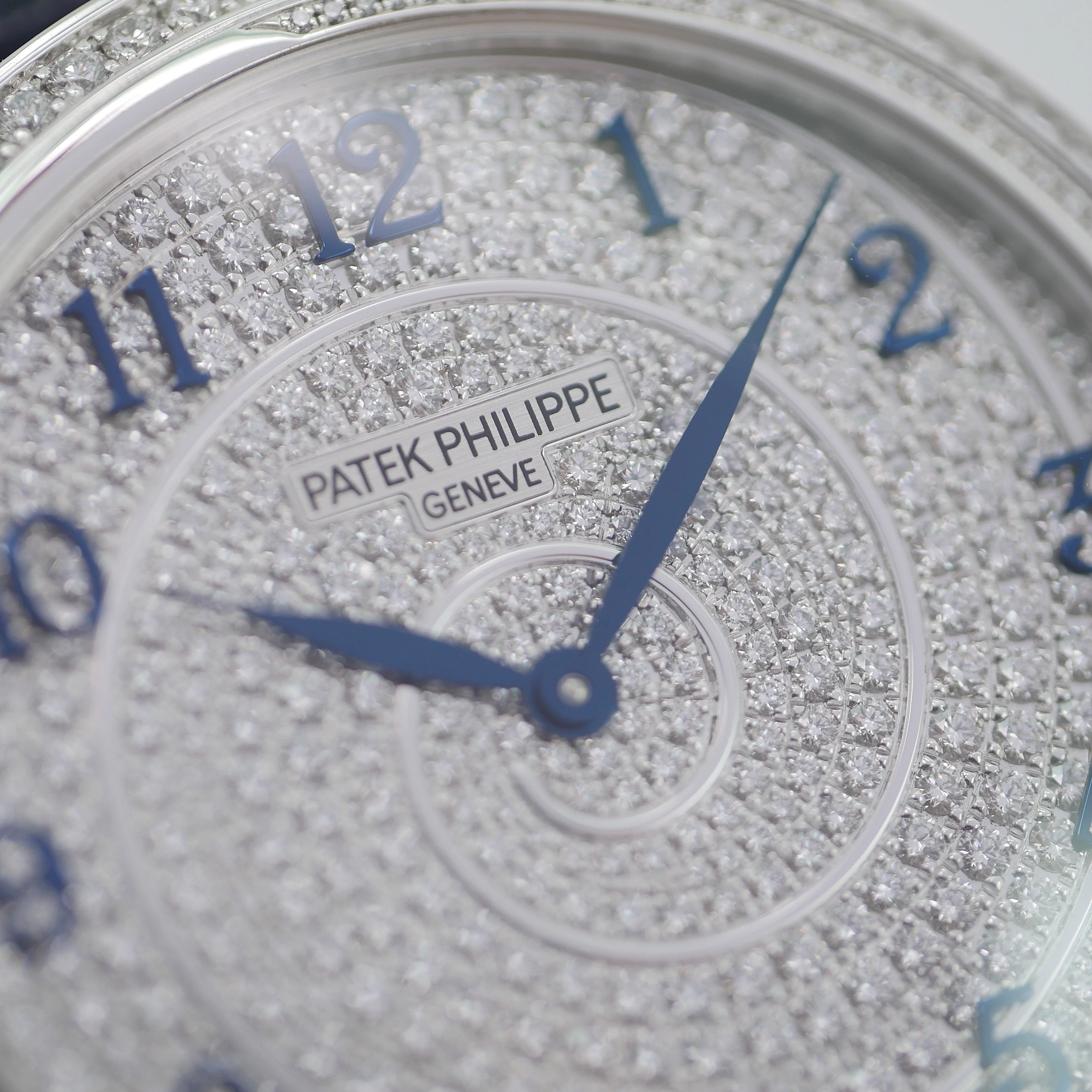Patek Philippe Calatrava Diamond Ribbon Joaillerie Weißgold 4978/400G-001 - 2022 - Image 9