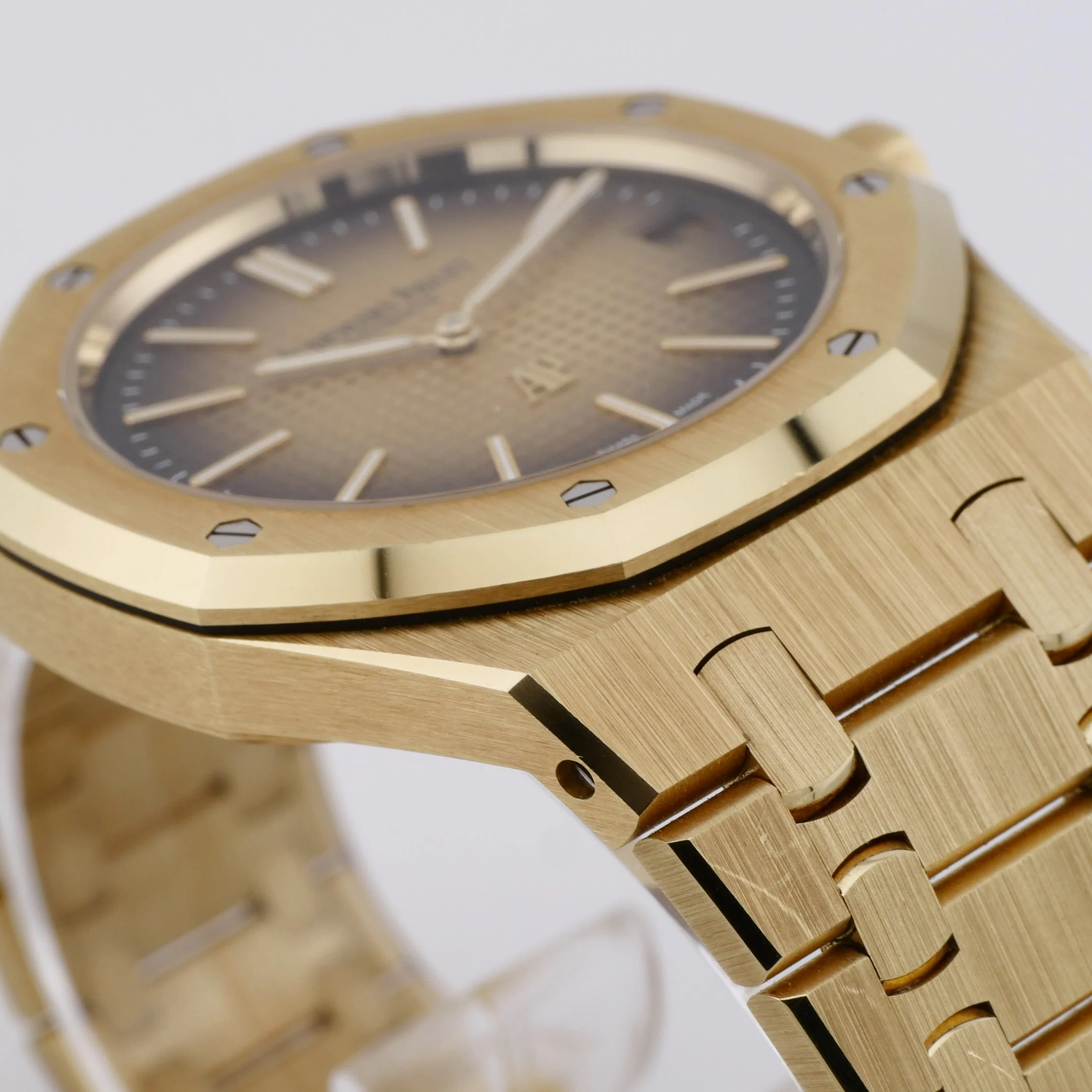 Audemars Piguet Royal Oak ''Jumbo'' Ultra Thin Gelbgold 16202BA.OO.1240BA.02 - 2024 - Image 4