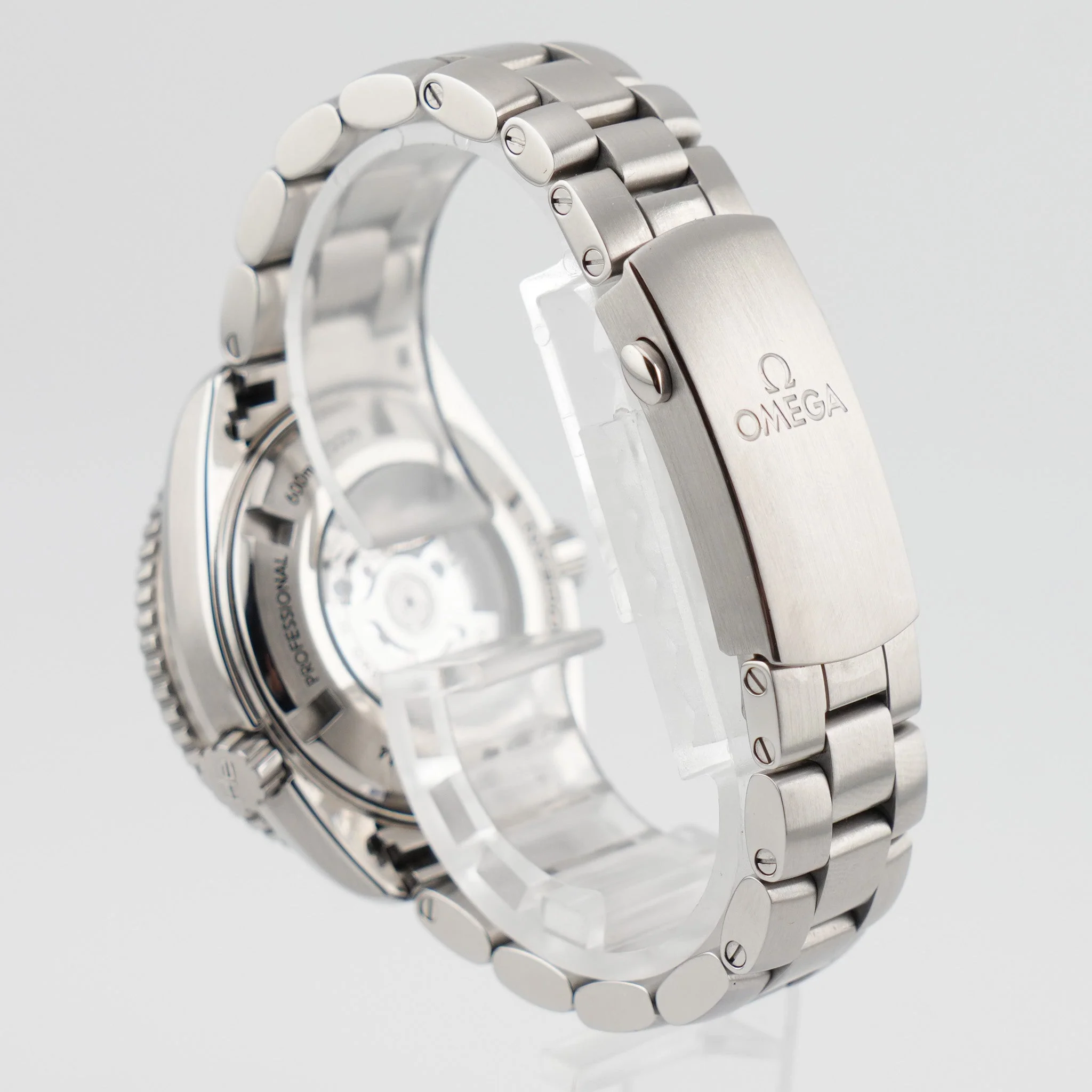 Omega Seamaster Planet Ocean 232.30.38.20.04.001 - 2016 - Image 5