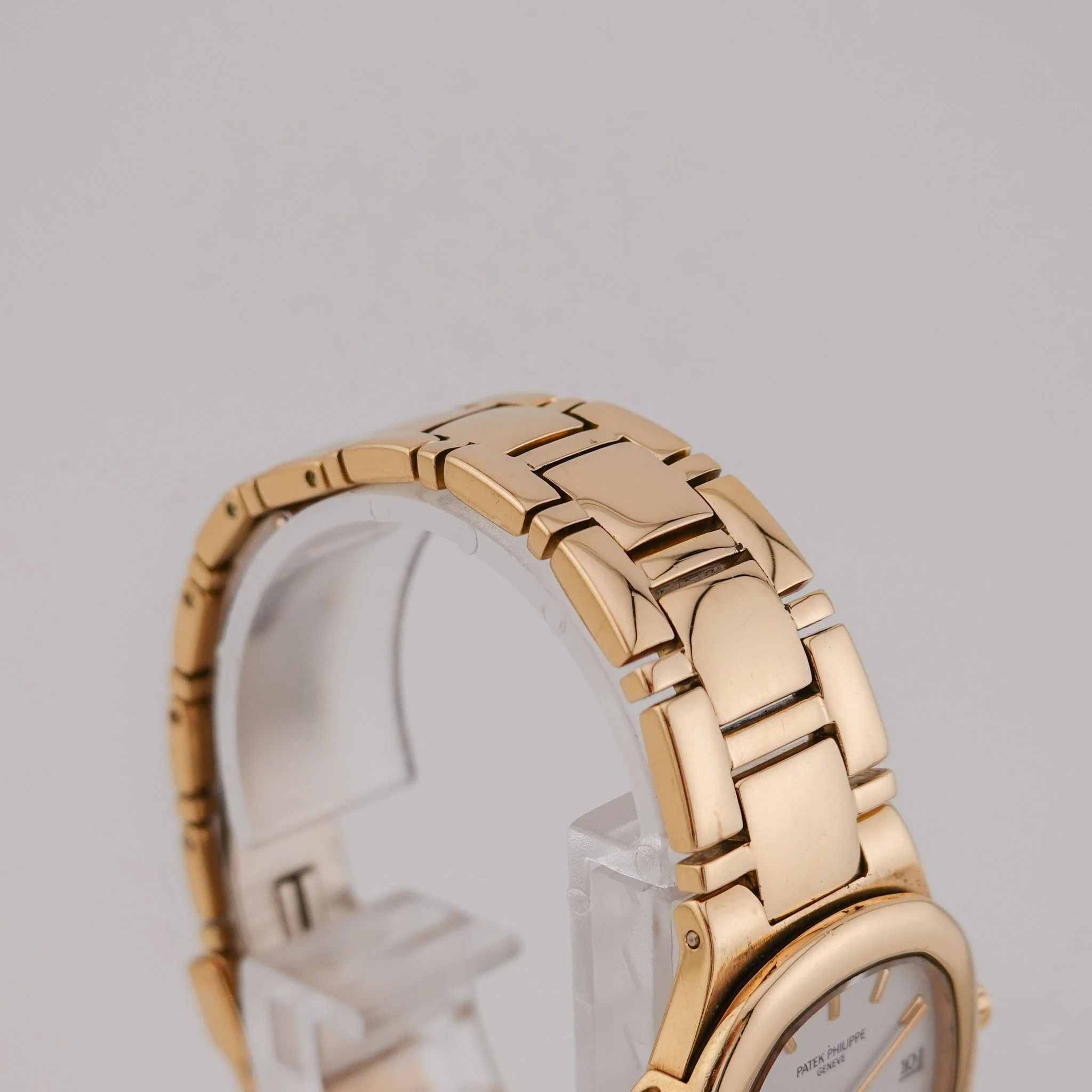 Patek Philippe Nautilus 4700/051 - 1990 - Image 4
