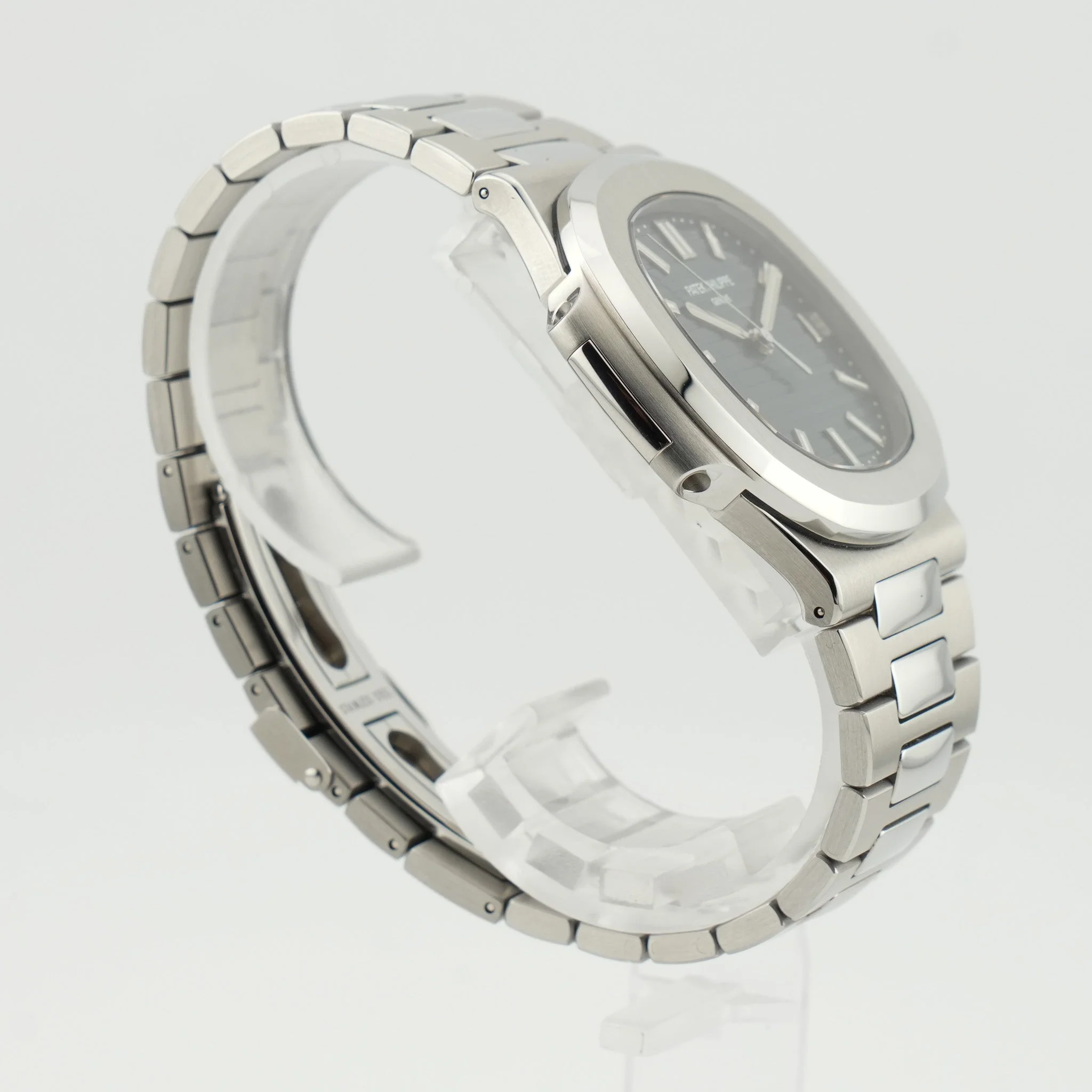 Patek Philippe Nautilus 5711/1A-014 - 2021 Olive Green Index Dial - Image 3