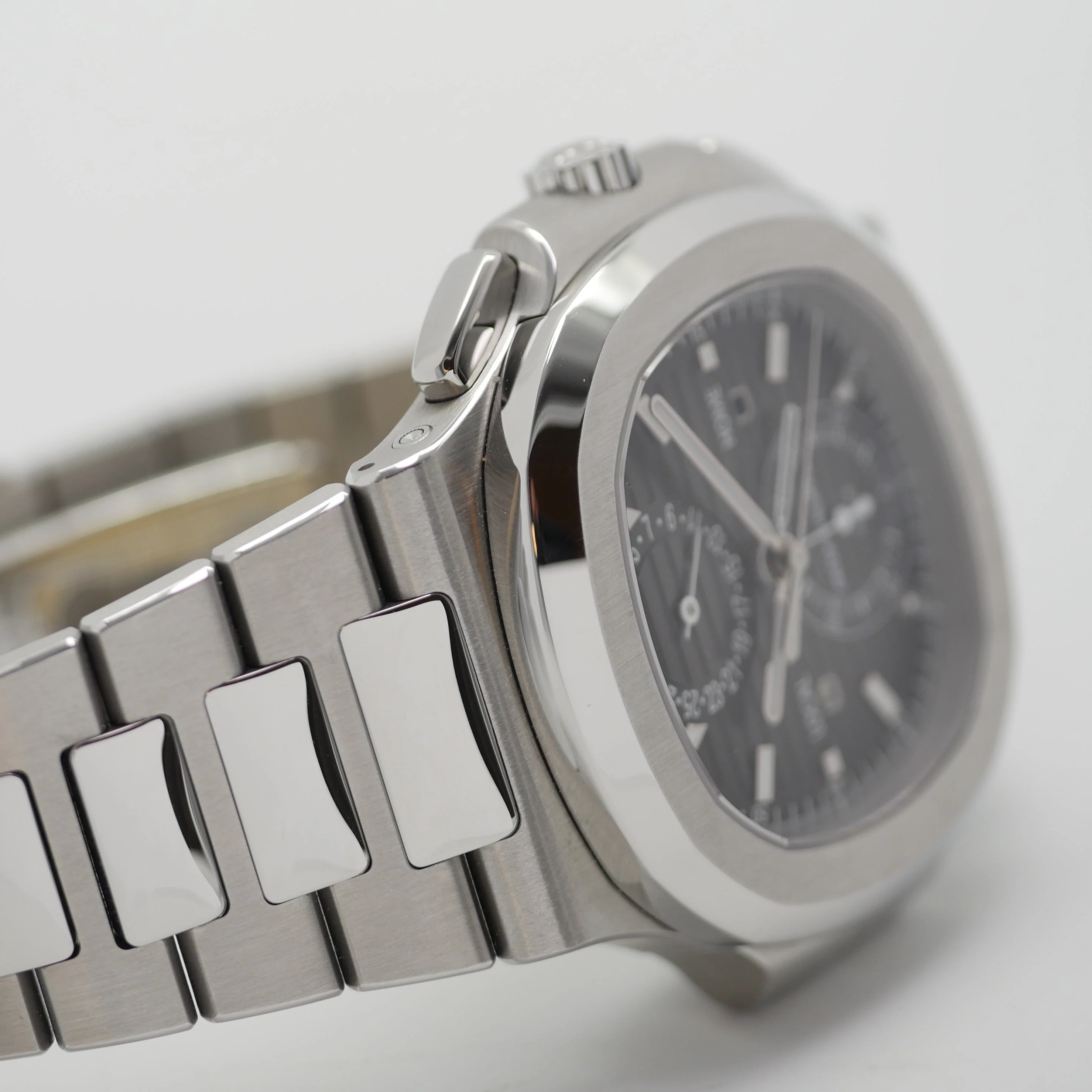 Patek Philippe Nautilus 5990/1A - 2016 - Image 10
