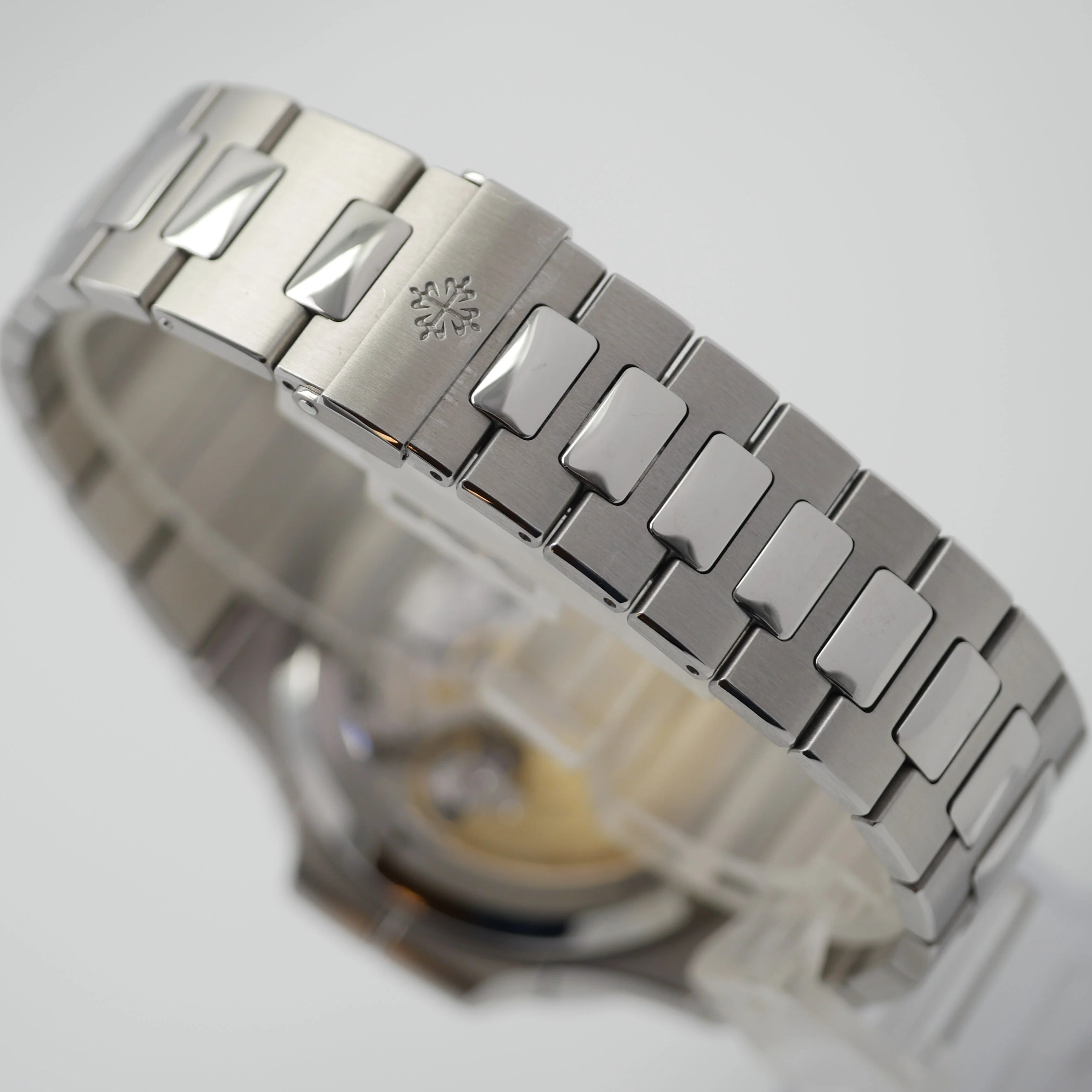 Patek Philippe Nautilus 5990/1A - 2016 - Image 5