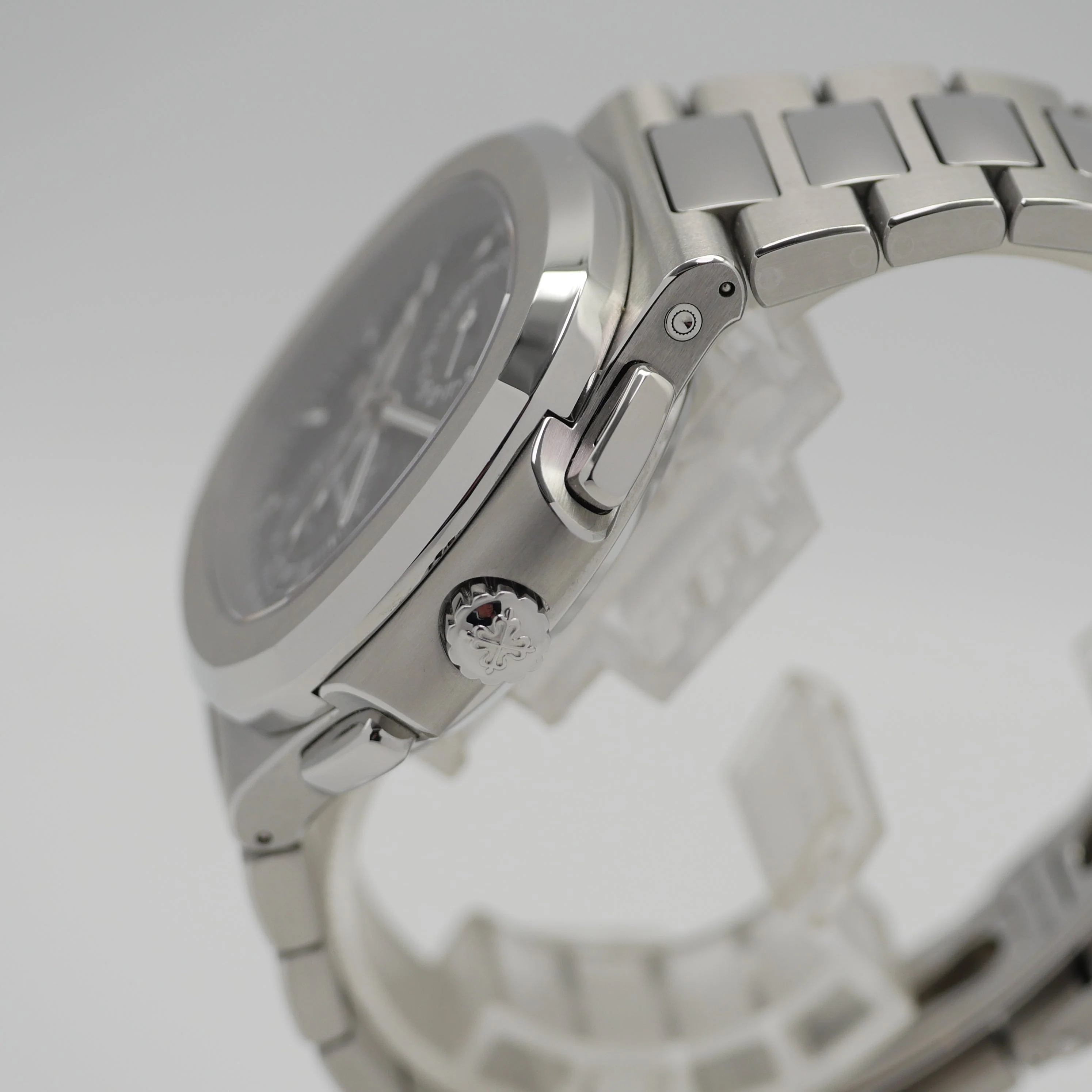 Patek Philippe Nautilus 5990/1A - 2016 - Image 8