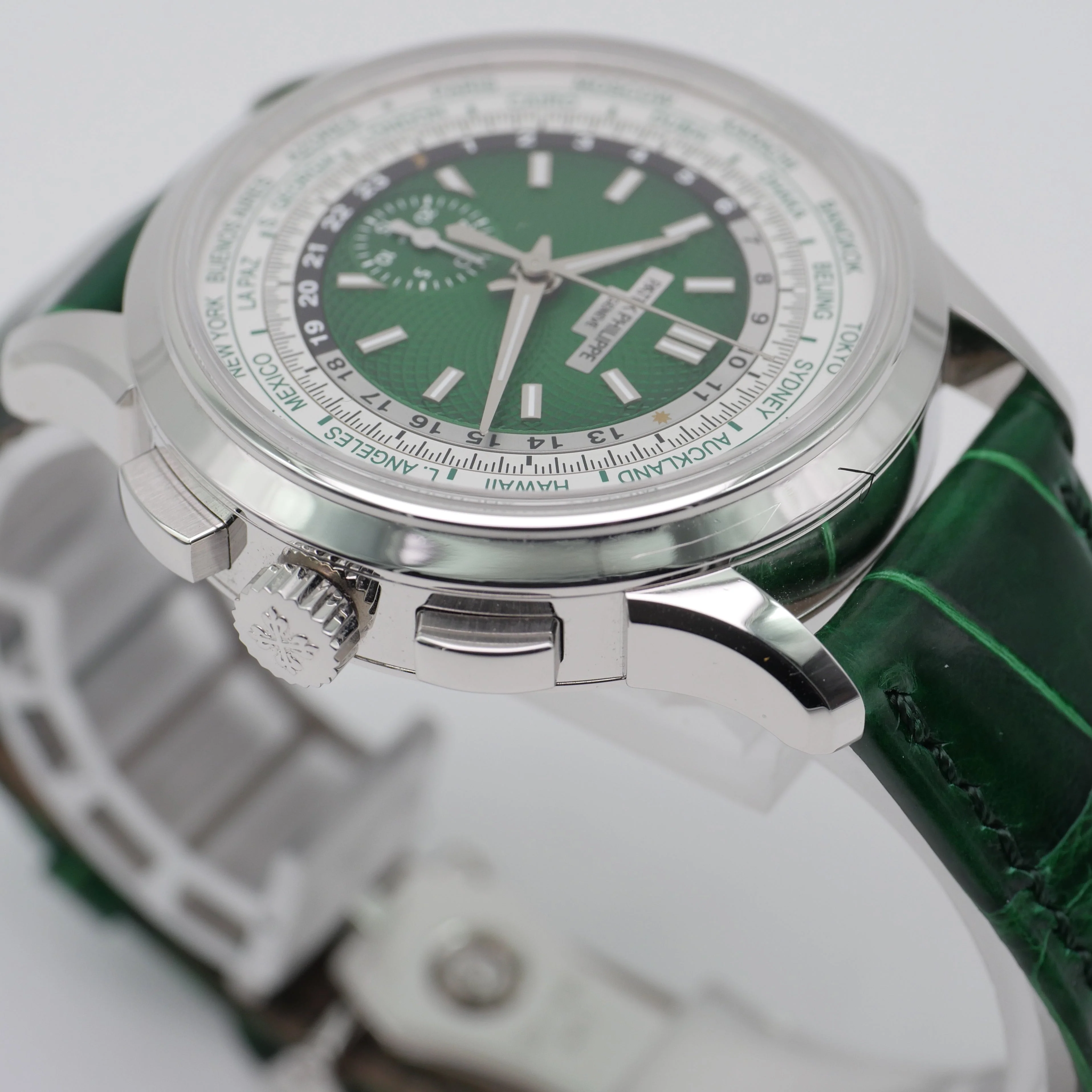 Patek Philippe World Time Flyback Chronograph Platin 5930P-001 - 2023 - Image 12